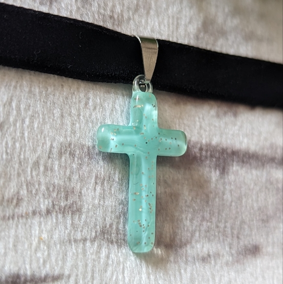 🩷 Cross choker - Picture 2 of 3